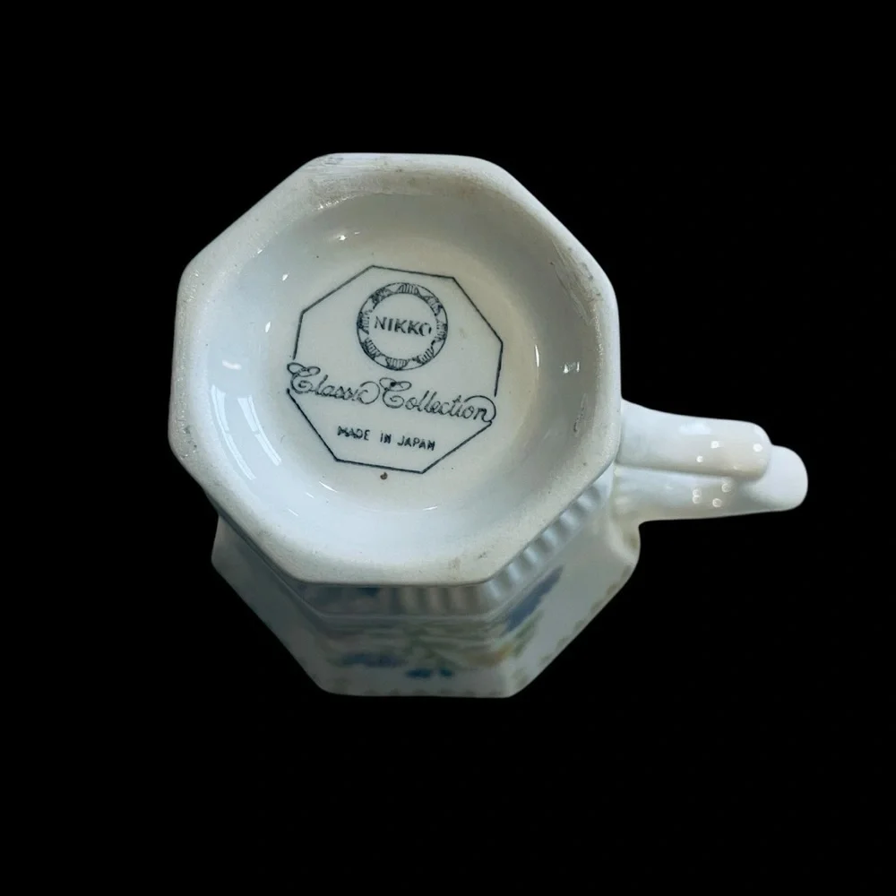 Vintage NIKKO Classic Collection Floral Bone China Footed Coffee Mug Japan 3.75